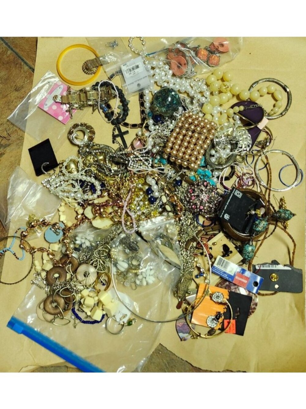 Large Lot Of Vintage To Modern Craft & Wearable Jewelry Mix - 7 Lbs - Picture 2 of 5